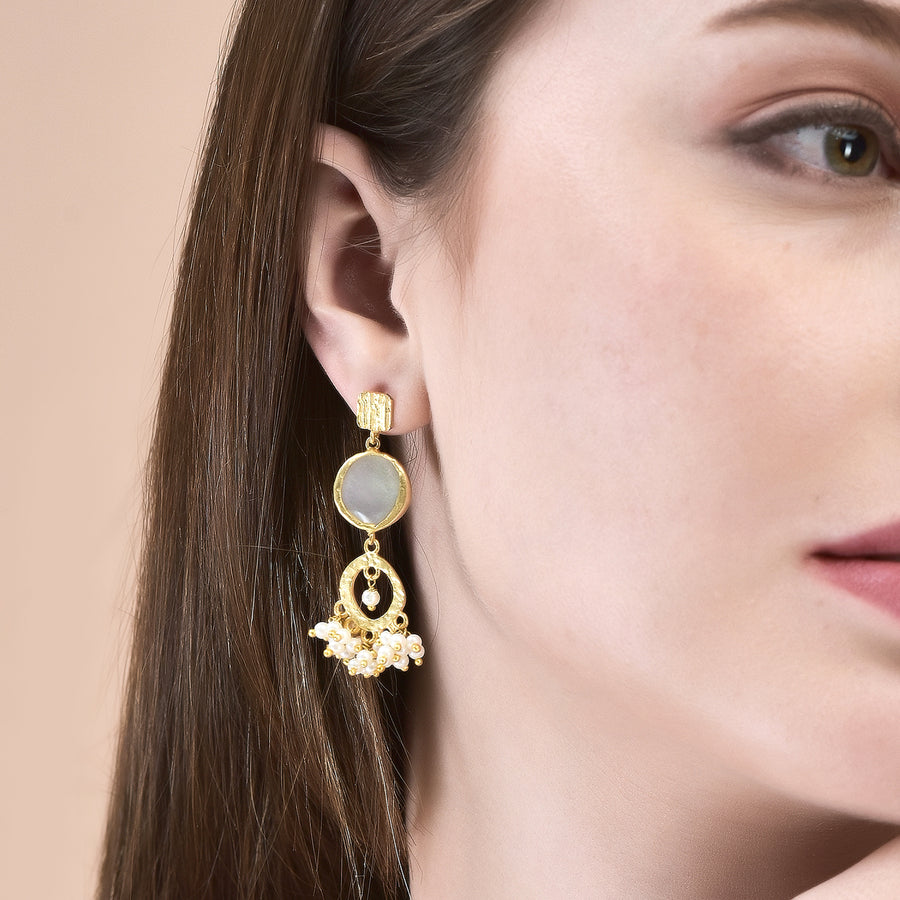 Stunning MOP & Pearl Earring