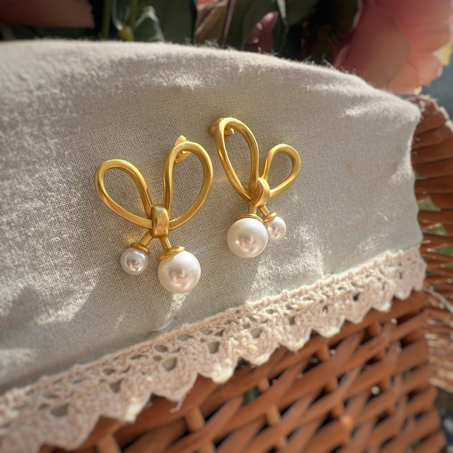 Pearl Butterfly Kisses Earring